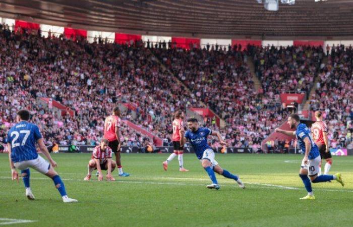 سام
      مرسي
      يقود
      تشكيل
      إيبسويتش
      تاون
      ضد
      أستون
      فيلا
      في
      الدوري
      الإنجليزي