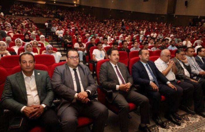 بداية
      مشوار
      جديد..
      فرحات
      يستقبل
      طلاب
      جامعة
      المنيا
      الأهلية
      الجدد
      في
      أولى
      أيام
      الدراسة