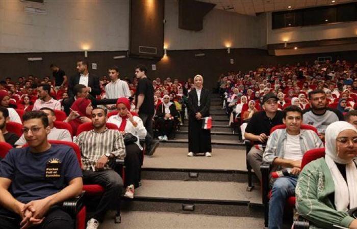 رئيس
      الجامعة
      يعقد
      لقاءً
      تعريفياً
      بطلاب
      جامعة
      المنيا
      الأهلية
      الجُدد