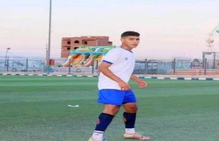 أزمة
      قلبية
      أثناء
      التدريبات..
      وفاة
      عمرو
      كالوشا
      لاعب
      مركز
      شباب
      ساحة
      النصر