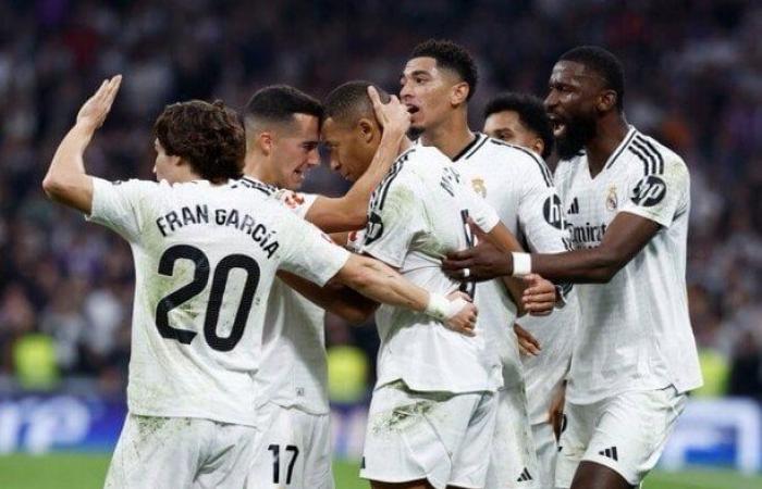 أنشيلوتي
      يتغنى
      بلاعبي
      ريال
      مدريد
      بعد
      الفوز
      على
      خيتافي