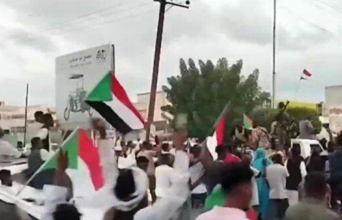 «القاهرة
      الإخبارية»
      تعرض
      تقريرا
      عن
      استعادة
      الجيش
      السوداني
      لـ«ود
      مدني»
      (فيديو)